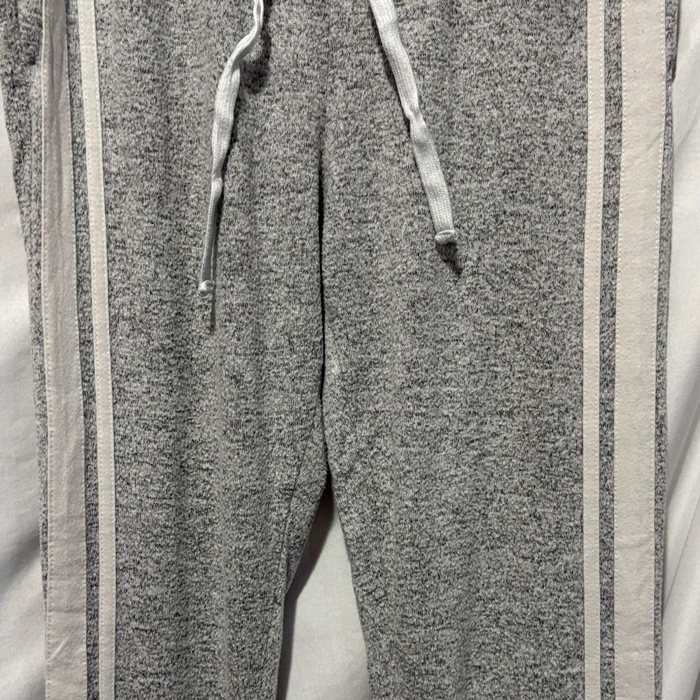 Ardene Gray Sweatpants with White Accents - Picture 3 of 10